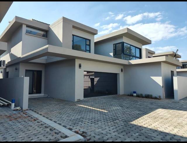 4 BEDROOM CLUSTER FOR SALE IN HOUGHTON ESTATE